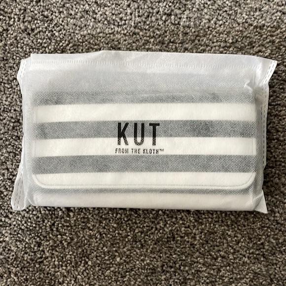 Kut From the Kloth Wallet - Picture 3 of 3